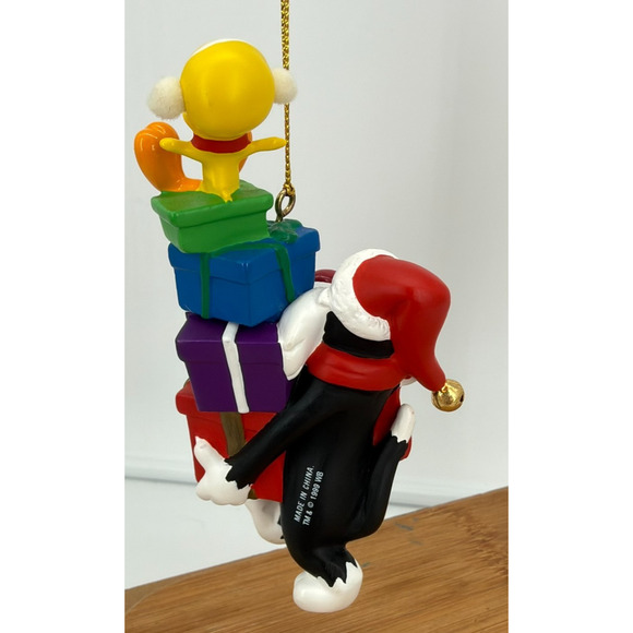 Warner Brothers Studio Looney Tunes Sylvester & Tweety Stacked Presents Ornament - Picture 4 of 8